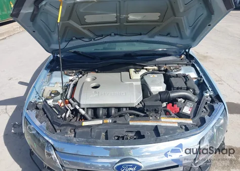 2010 Ford Fusion Hybrid z USA, uszkodzony, nr VIN 3FADP0L34AR392376